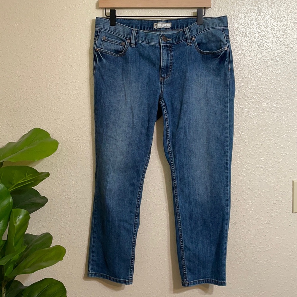 Free People | medium wash cropped pants